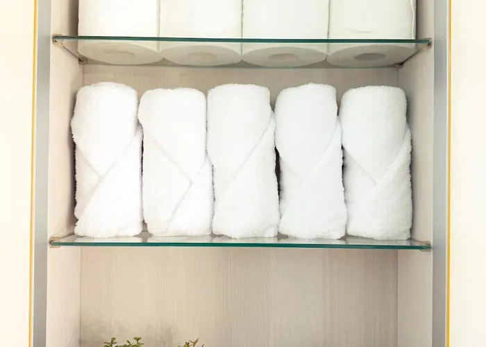 Wannabe Stay, Gangnam 20 Mins, Hongdae 20mins Seoul