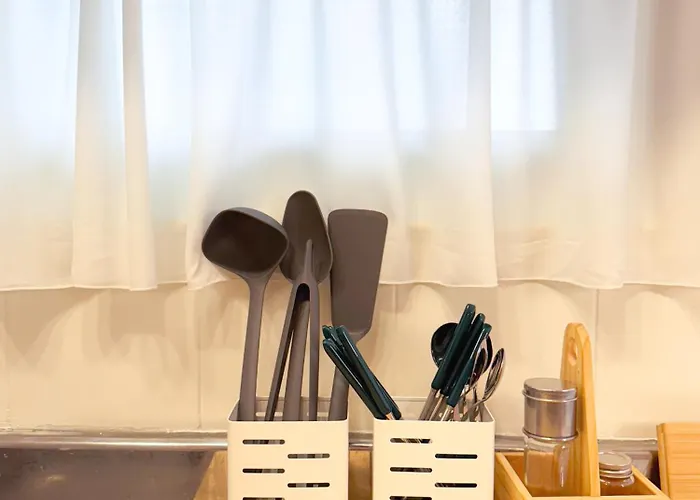 Wannabe Stay, Gangnam 20 Mins, Hongdae 20mins Seoul