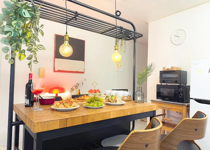 Wannabe Stay, Gangnam 20 Mins, Hongdae 20mins Apartment